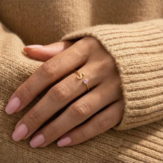 Kostbar™ – Initialenring mit Geburtsstein