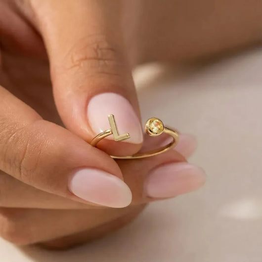 Kostbar™ – Initialenring mit Geburtsstein