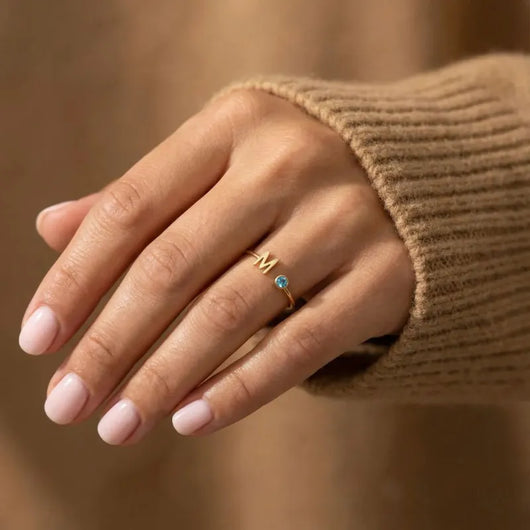 Kostbar™ – Initialenring mit Geburtsstein