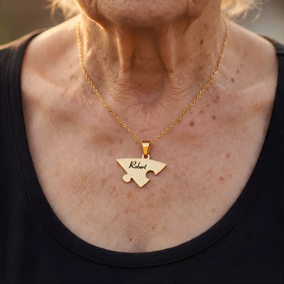 Personalisierte Puzzle-Halskette mit gravierten Namen