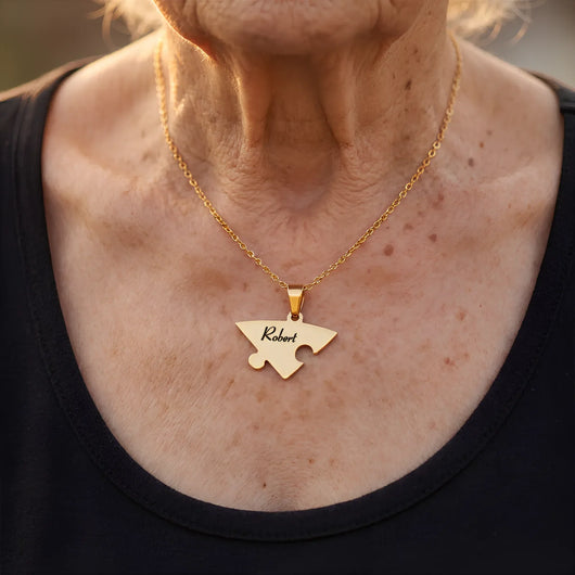 Personalisierte Puzzle-Halskette mit gravierten Namen