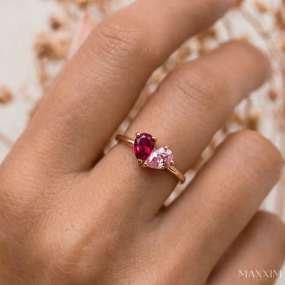 Ring mit zwei Geburtssteinen in Herzform