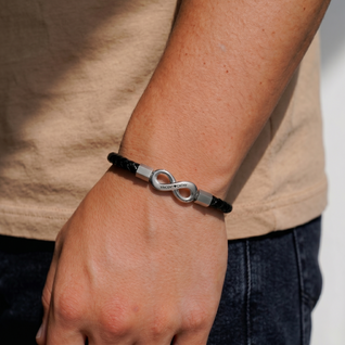 Für immer wir™ – Personalisiertes Unendlichkeitsarmband aus Leder