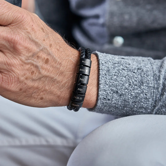 Personalisiertes Lederarmband für Opa mit gravierten Perlen