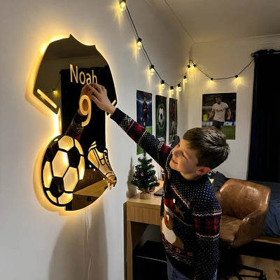 Personalisierter LED-Spiegel in Trikotform mit Name und Nummer