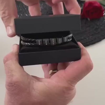 Personalisiertes Lederarmband für Opa mit gravierten Perlen